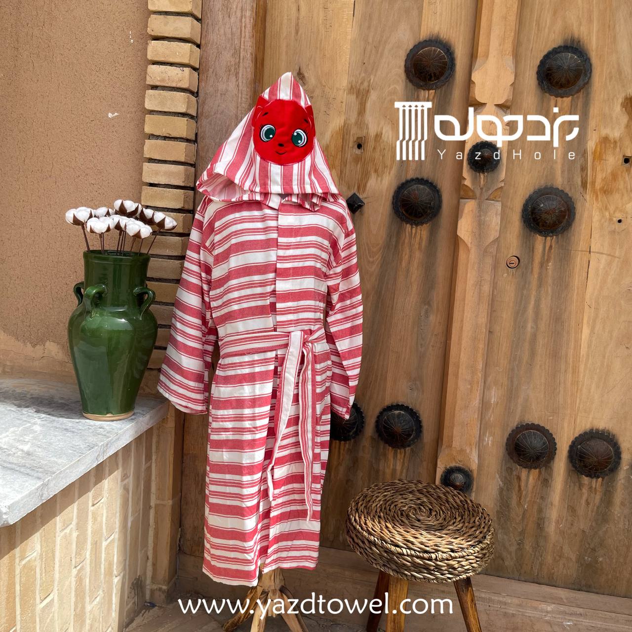 حوله تنپوش نخی سنتی یزدی کودک طرح آیهان گلدوزی شده رنگ قرمز